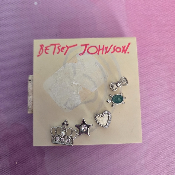 Betsey Johnson 5 Pairs of Silver Stud Earrings Crown Star Heart Turtle Bow NWT - Picture 2 of 3